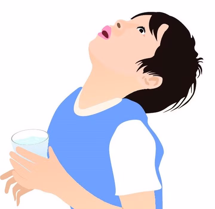 Nước sức miệng chỉ hạn chế sâu răng và sát khuẩn: Nhiều người khi bị ngứa cổ họng, bị viêm thường chọn nước súc miệng để cải thiện tình trạng. Tuy nhiên, các chuyên gia khuyên rằng, khi bạn gặp vấn đề về cổ họng và miệng, bạn cần nghỉ ngơi, sử dụng nước ấm tránh nước súc miệng để giảm kích thích.