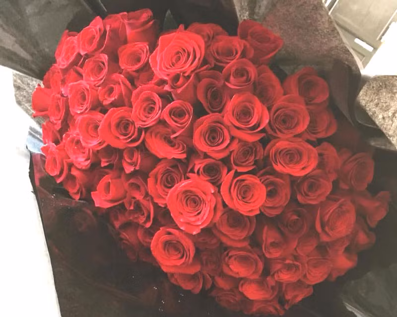 Đặc biệt, có khách còn đặt mua bó hồng 99 bông giá 25 triệu đồng để tặng bạn gái.