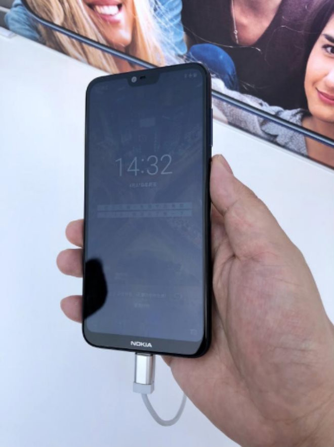 Trước đó trang web của nhà bán lẻ Suning cũng có các hình ảnh cận cảnh của thiết bị được cho là Nokia X6.