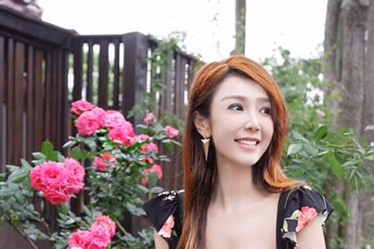 Sau khi ly hôn, chồng cũ nay trở thành anh trai của Helen Thanh Đào. Nữ diễn viên cho biết, chồng cũ chăm sóc cho cô rất tốt, cả hai xem nhau như anh em.