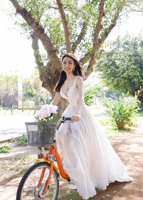 Helen Thanh Đào khẳng định, scandal xảy ra vào đầu năm 2017 chỉ ảnh hưởng tới cô một thời gian ngắn vì khán giả bên đó quên rất nhanh. Hiện tại, công việc chính của mỹ nhân người Việt là ca hát và làm MC.