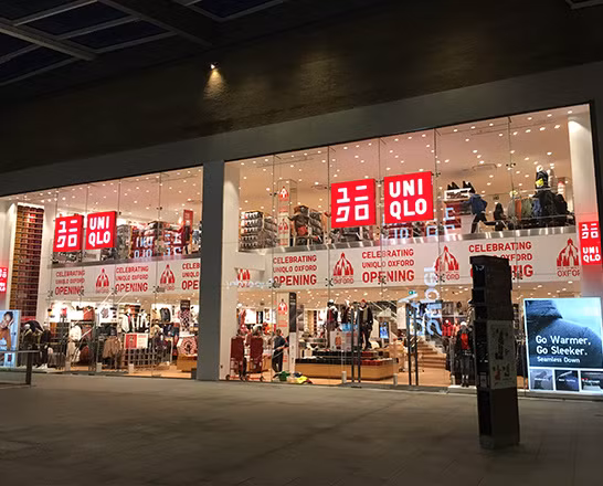 Theo nguồn tin mới nhất trên Nikkei, Phó chủ tịch Fast Retailing - công ty mẹ của thương hiệu thời trang Uniqlo, cho biết doanh nghiệp muốn có cửa hàng Uniqlo tại mọi quốc gia thuộc khu vực Đông Nam Á, đặc biệt là tại Việt Nam, Lào và Myanmar. Ảnh: Uniqlo.