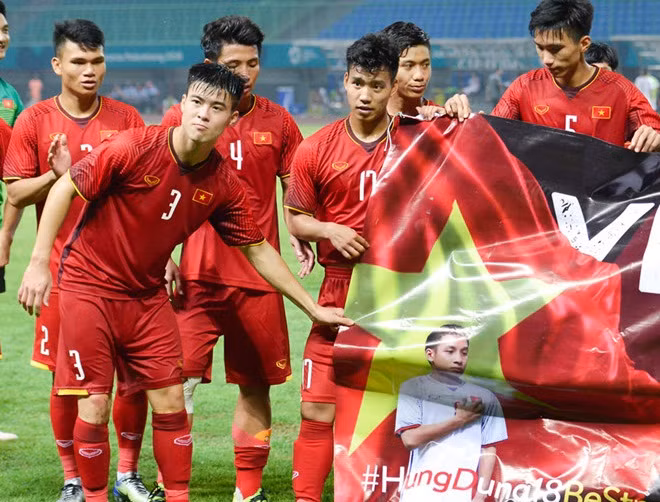 San pham co vu Olympic Viet Nam hut hang truoc tran tu ket