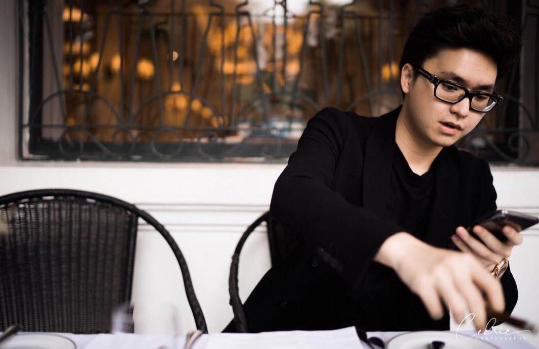 Dù không hoạt động trong ngành giải trí nhưng Phạm Gia Lộc lại khá quen thuộc trong làng showbiz Việt. Anh từng được biết đến qua mối tình đẹp với nữ ca sĩ Văn Mai Hương. Ảnh: Pose.