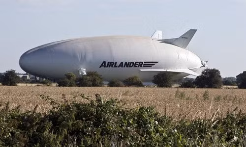 Dài hơn khoảng 20m so với Airbus A380 - máy bay chở khách lớn nhất thế giới hiện nay Airlander 10 được xem là chiếc máy bay dài nhất thế giới với 92m.