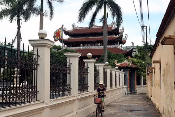 Từng chi tiết từ mái cong, cột trụ...đều toát lên sự cầu kỳ, đặc sắc. Ảnh: VTC.