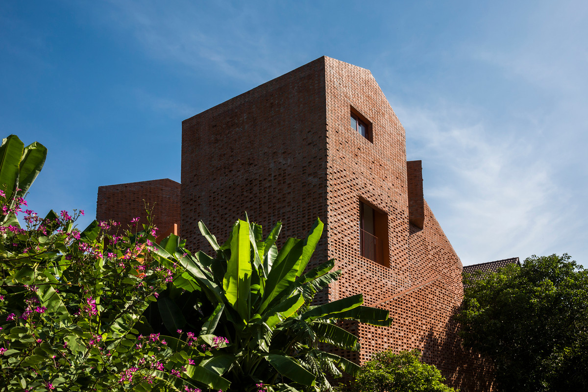 Vật liệu sử dụng chính cho công trình là gạch mộc.