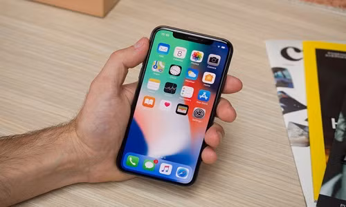 Apple sẽ ngừng sản xuất iPhone X và iPhone SE để tập trung cho 3 mẫu iPhone mới. Ảnh: Cnet. Apple sẽ ngừng sản xuất iPhone X và iPhone SE để tập trung cho 3 mẫu iPhone mới. Ảnh: Cnet.