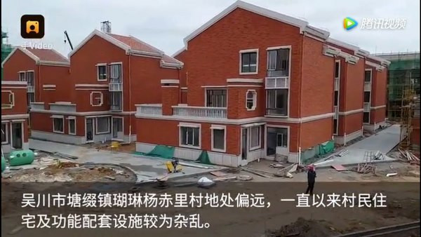 Việc đại gia xây nhà miễn phí cho dân nghèo không phải chuyện hiếm ở Trung Quốc. Đầu năm 2017, doanh nhân họ Trần ở Thâm Quyến (Trung Quốc) đã bỏ ra 80 triệu tệ để xây 48 căn biệt thự cho dân ở hoàn toàn miễn phí. Ảnh: Tengxun.