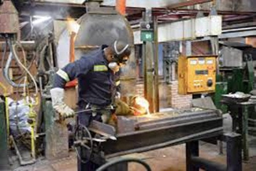 Bắt đầu hoạt động từ năm 1920, đến nay, Rand Refinery đã tinh chế gần 50.000 tấn vàng mịn, chiếm một phần ba lượng vàng toàn cầu. Ảnh: Iol.