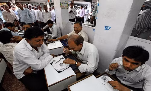 Không phải vùng đất sở hữu mỏ kim cương nhưng thành phố Surat (Ấn Độ) lại nơi chế tác kim cương số một thế giới. Ảnh: The Diamond Loupe.