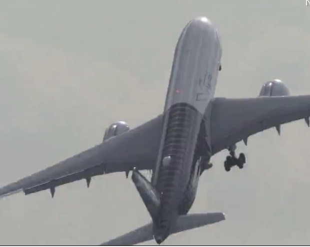 Chiếc máy bay A350-900XWB được trang bị động cơ Rolls-Royce cất cánh gần như thẳng đứng được ghi lại tại triển lãm công nghệ IFA ở Berlin (Đức) hồi tháng 4/2018. Ảnh: DM.