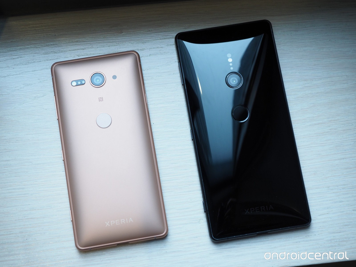 Sony Xperia XZ2 là smartphone đầu tiên của hãng được trang bị màn hình 18:9. Mặt lưng được làm bo cong về các cạnh thay vì phẳng như trước đây. Ảnh: Android Central.