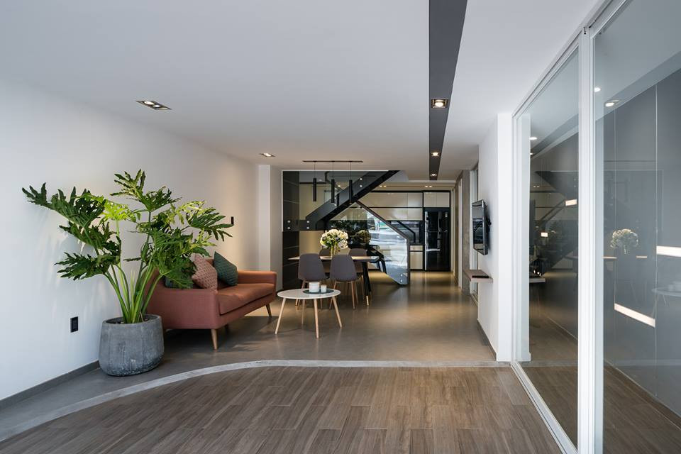 Phòng khách khá đơn giản và thoáng rộng.