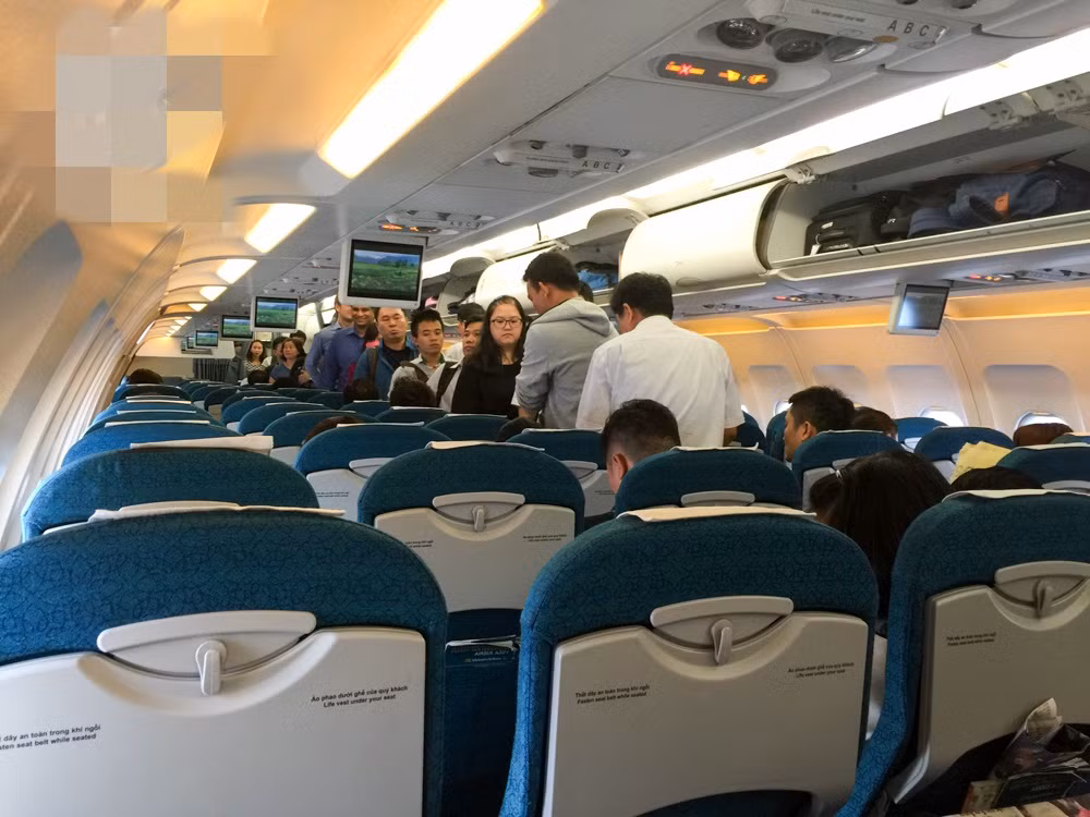 Airbus A321 có ưu điểm tiết kiệm nhiên liệu, và ít tiếng ồn. Tuy nhiên, về độ lớn thì sức chứa của Airbus A321 khá hạn chế so với các máy bay khác của Vietnam Airlines (184 chỗ ngồi). Ảnh: Billbalo.