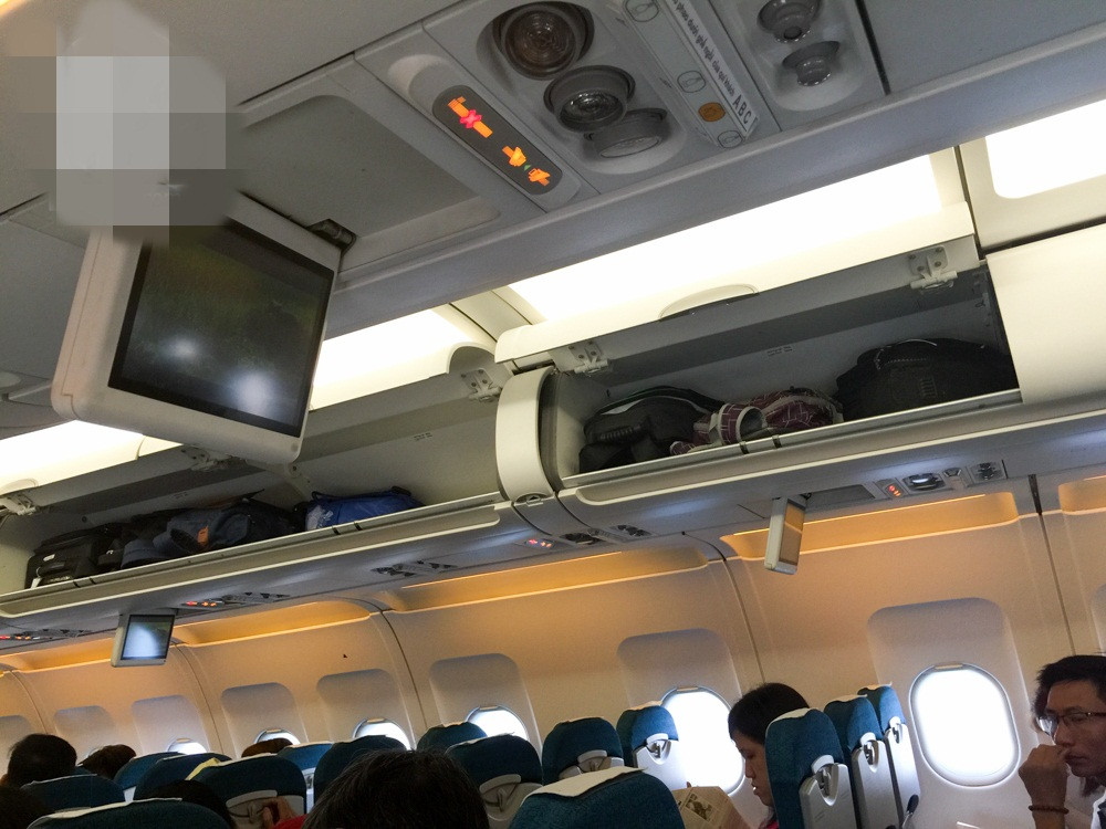 Khoang để hành lý và chỗ ngồi rộng rãi, thải mái. Ảnh: Billbalo.