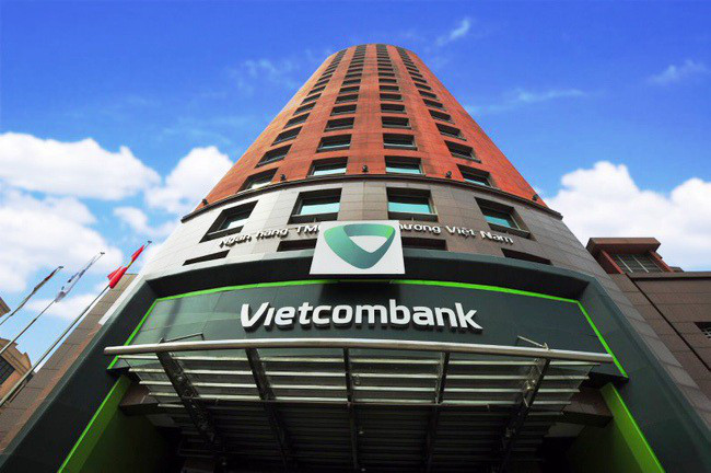 Bứt phá từ vị trí thứ 6 lên vị trí thứ 4,Vietcombank được đánh giá là một trong những nơi có chế độ lương tốt và môi trường làm việc hấp dẫn. Ảnh: Vietcombank.