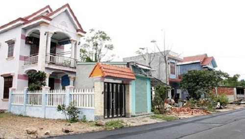 Từ khi có người sang Lào làm thầu, thôn 5 (xã Hòa Khương. huyện Hòa Vang, Đà Nẵng) mọc lên nhà lầu san sát. Ảnh: Tiền Phong.