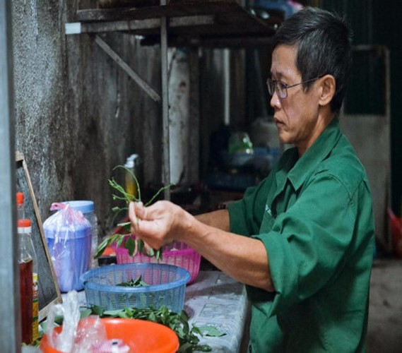 Khách trọ ở đây còn được nấu nướng thoải mái với bếp gas, rổ rá, bát đĩa cho mượn. Ảnh: Phapluat.