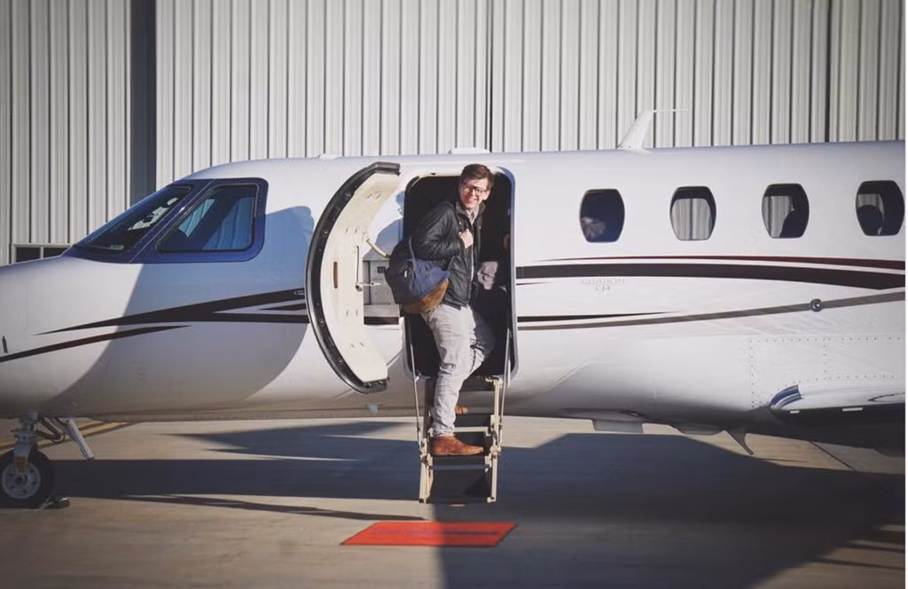 Finman đã thoả thuận với bố mẹ - những người có bằng cử nhân trường đại học Stanford - rằng nếu cậu trở thành triệu phú năm 18 tuổi thì sẽ không phải học đại học.