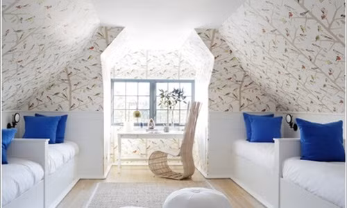 Phòng áp mái biến thành khu vực nghỉ ngơi, thư giãn với thiết kế hiện đại, tinh tế.