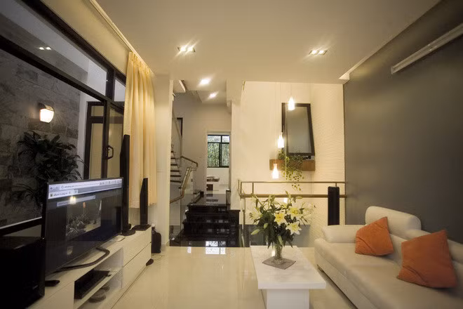 Phòng khách nhỏ, sang trọng với nội thất hiện đại.