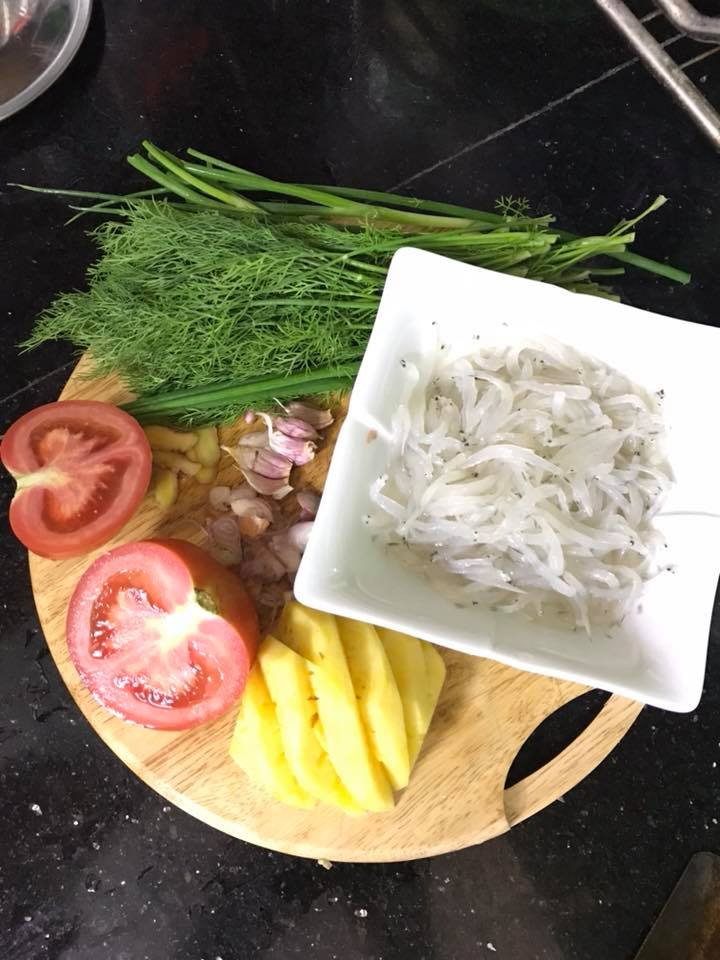 Theo một số bà nội trợ, cá ngần sông Đà có thể chế biến thành bất cứ món gì và ăn đều thơm ngon. Ảnh: FB Nguyễn Thị Phong Lan.