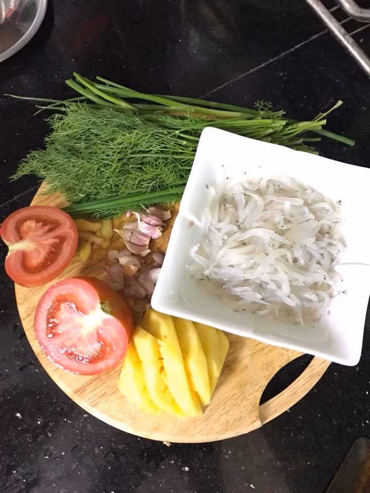 Theo một số bà nội trợ, cá ngần sông Đà có thể chế biến thành bất cứ món gì và ăn đều thơm ngon. Ảnh: FB Nguyễn Thị Phong Lan.