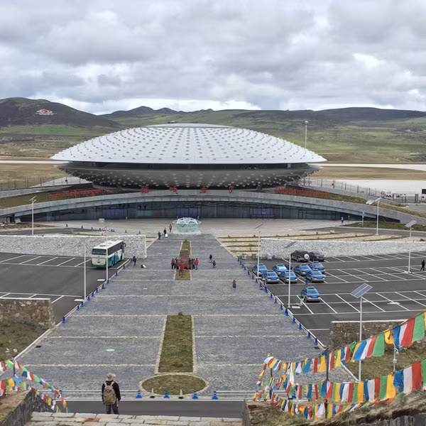 Sân bay Daocheng Yading có một đường băng dài 4.200m, rộng 45m. Ảnh: Foursquare.