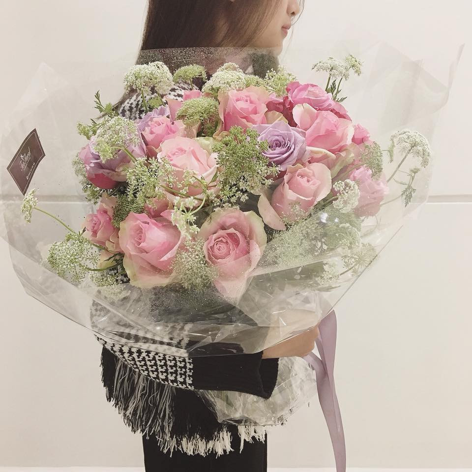 Dịp này khách thường đặt những bó hoa có giá từ 1 triệu đồng...