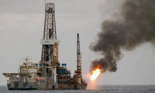 Cuộc chiến Syria khiến thị trường dầu mỏ tăng kỷ lục, vàng lên giá. Ảnh: TTXVN