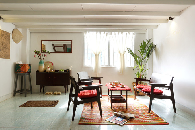 Tầng một là không gian chung bao gồm phòng khách, bếp, phòng tắm, phòng để đồ.