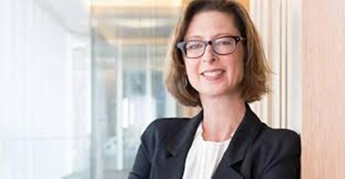Tỷ phú Abigail Johnson là người thừa kế công ty chuyên quản lý tài sản Fidelity Investments từ cha, ông Edward Johnson II. Hiện bà sở hữu khối tài sản 16,4 tỷ USD. Ảnh: Wealth Management.