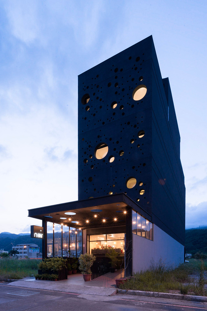 Tọa lạc tại vùng đất ven biển Nghi Lan (Đài Loan) ngôi nhà Onyx Lit House gây ấn tượng bởi thiết kế không khác miếng bọt biển.