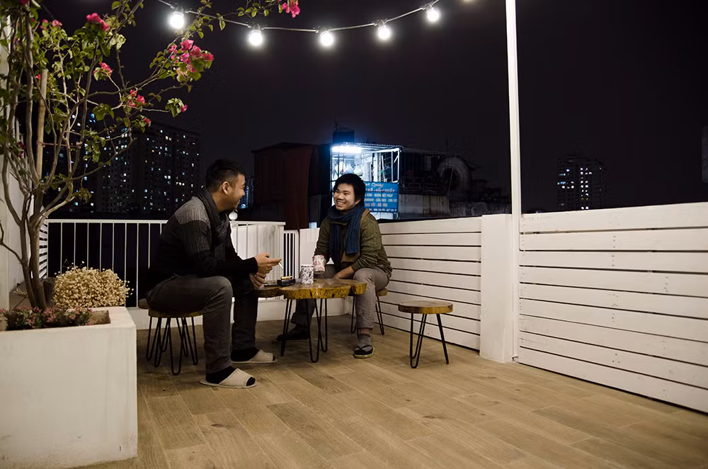 Sân thượng trở thành góc thư giãn của cả gia đình. Nguồn ảnh: Nhalouis.