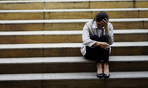 7. Bạn bị soi mói hoặc làm ngơ Khi bạn bị sếp "soi" từng hành động nhỏ hoặc chẳng được quan tâm và phải làm việc trong môi trường "đột nhiên trở lên không thoải mái", có thể đó là vì bạn không còn được tin tưởng. Đây là một trong những dấu hiệu rõ ràng cho thấy bạn có nguy cơ bị đuổi việc.