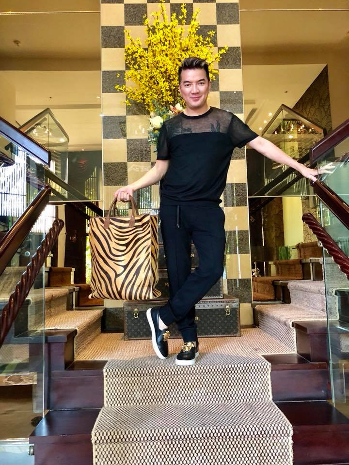 Túi xách Dolce (lông ngựa) có giá 1.800 USD.