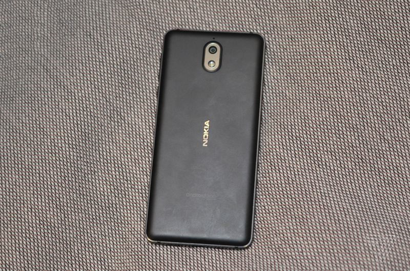 Thiết bị này sử dụng con chip MediaTek 6750, hiệu năng cao hơn 50% so với thế hệ cũ. Giống với Nokia 5, thiết bị này có 2 phiên bản gồm dung lượng 16 GB/RAM 2 GB và dung lượng 32 GB/RAM 3 GB.