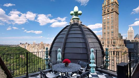 Sau đó, nhà thiết kế giảm xuống còn 50 triệu USD, cái giá không phải quá cao dành cho những tỷ phú. Nguồn ảnh: CNBC.