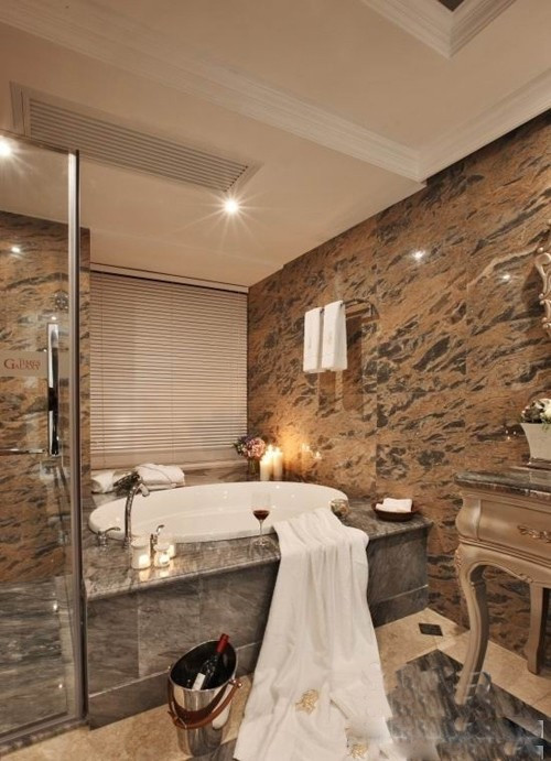 Phòng tắm sang trọng không khác khách sạn 5 sao.