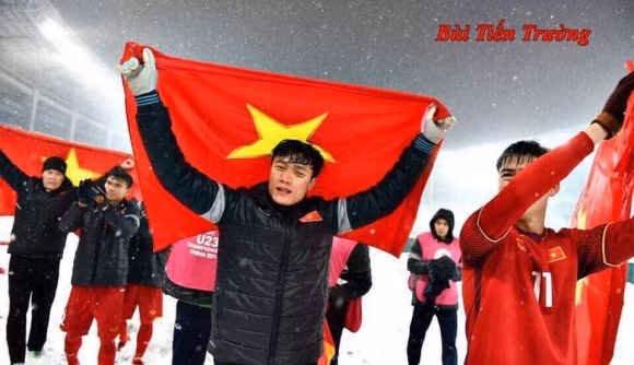 Bùi Tiến Dũng khi mắt híp. Vậy các ngôi sao trong showbiz sẽ ra sao khi sở hữu đôi mắt híp giống cầu thủ Xuân Trường?