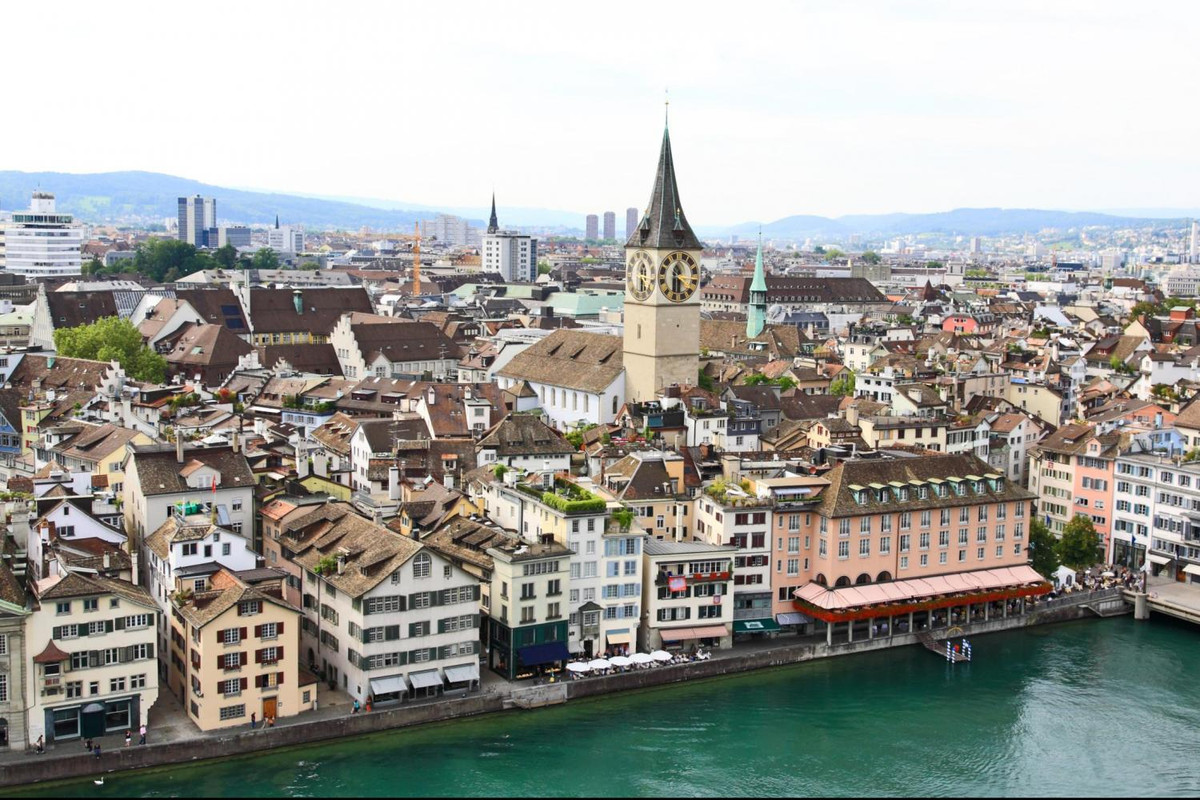Zurich không chỉ là thành phố có giá sinh hoạt cao mà còn dẫn đầu châu Âu về chi phí sinh sống. Ảnh: Gray Line Tours.