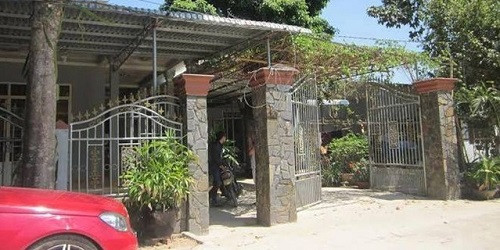 Ngôi nhà có sân phía trước rộng rãi, thoáng đãng. Ảnh: Khám phá.