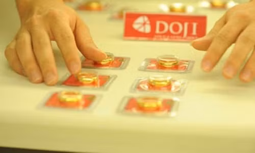 Gia vang hom nay 11/8: Tinh hinh cang thang, giam sau cho thoi