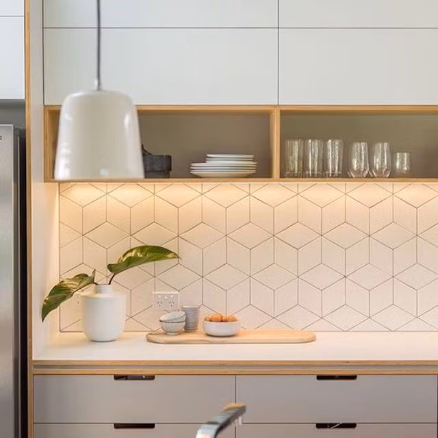 Backsplash là một trong những nơi tốt nhất trong phòng bếp để tạo điểm nhấn về màu sắc.