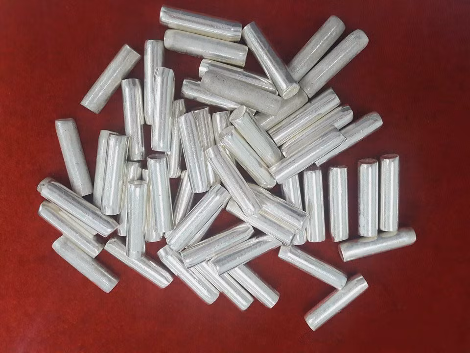 Ví dụ như có thể mua bạc thay thế vàng trong ngày vía Thần Tài. Ảnh: Depnhutrang.