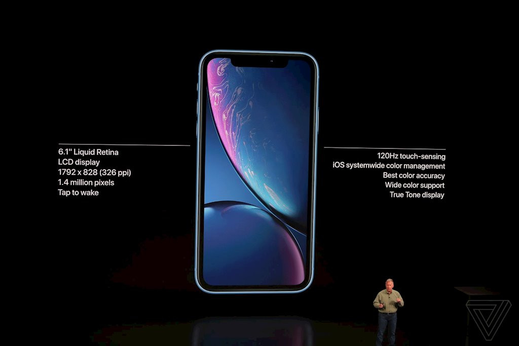 Mẫu iPhone mới thứ 3 là iPhone Xr có giá khởi điểm 749 USD, cho khách hàng đặt trước từ 19/10 và giao hàng ngày 26/10.