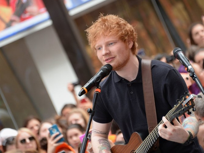 Nam ca sĩ Ed Sheeran đã tạm dừng sử dụng mạng xã hội trong vòng 1 năm để tập trung vào thế giới quanh mình. “Tôi đã có một hành trình tuyệt vời suốt những năm qua nhưng tôi luôn cảm thấy mình đang nhìn thế giới qua màn hình chứ không phải qua đôi mắt của mình, vì thế tôi sẽ tận dụng cơ hội để ngắm nhìn những gì mình đã bỏ lỡ".