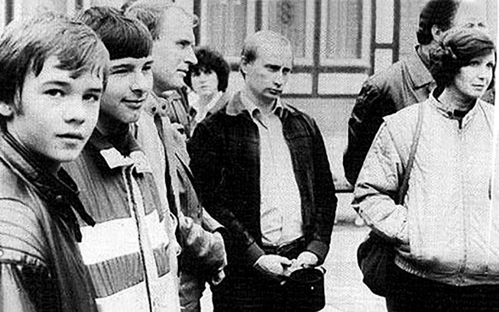 Đặc vụ KGB Vladimir Putin hoạt động tại Đông Đức từ năm 1985 đến năm 1989.