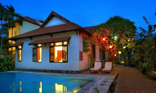 Xu hướng thiết kế nhà vườn hiện đại không cần nhiều tầng mà chú trọng đến chiều rộng. Vì thế, mẫu nhà vườn sinh đôi đang "làm mưa làm gió" trên thị trường. Ảnh: Nhadat.